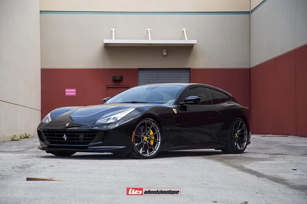 Фото дисков HRE P204 Глянцевый графит на Ferrari GTC4Lusso