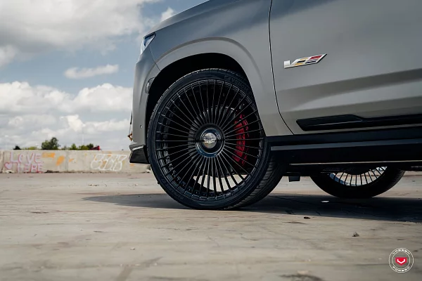 Фото дисков Vossen S17-16 Черный глянец на Cadillac Escalade V