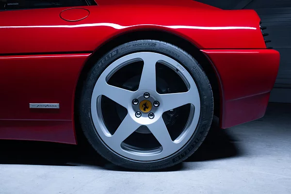 Фото дисков HRE 305M Серебро на Ferrari F355