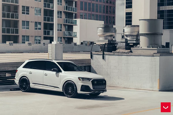 Фото дисков Vossen HF-8 Черный глянец на Audi Q7 (4M)