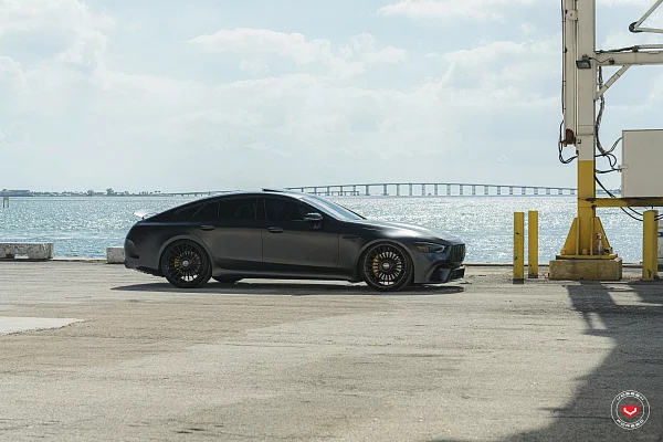 Фото дисков Vossen S17-13 Черный глянец на Mercedes-Benz AMG GT I
