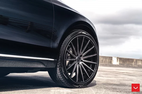 Фото дисков Vossen VFS-2 Глянцевый темный лак на Audi Q5 (8R)