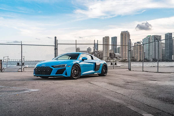 Фото дисков HRE 540C Черный глянец на Audi R8 (4S)