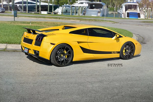 Фото дисков Strasse Wheels SM5R Deep Concave Monoblock Другой цвет на Lamborghini Gallardo