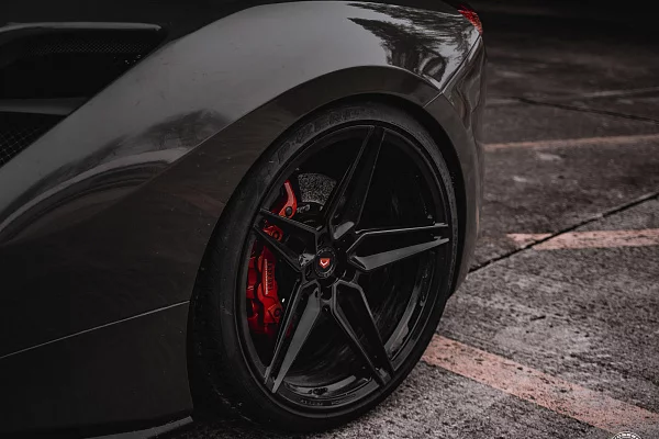 Фото дисков Vossen EVO-1 Черный глянец на Ferrari 488