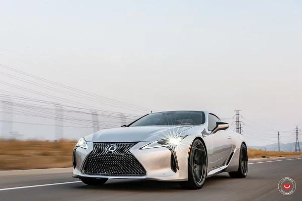 Фото дисков Vossen M-X1 Черный глянец на Lexus LC 500