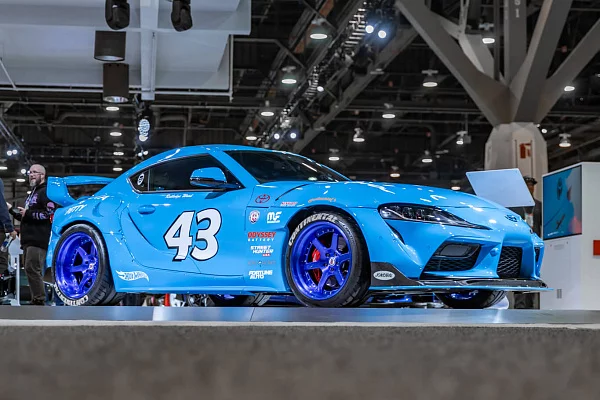 Фото дисков HRE C106 Синий глянец на Toyota Supra A90