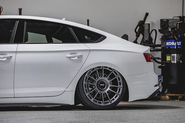 Фото дисков Rotiform OZR Сатиновый графит на Audi A/S/RS 5 (F5)