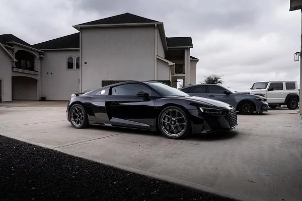 Фото дисков HRE R101 Lightweight Глянцевый темный лак на Audi R8 (4S)