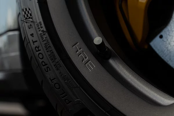 Фото дисков HRE 305M Сатиновый темный лак на Porsche 911 VIII