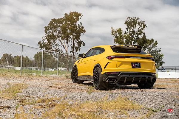 Фото дисков Vossen S17-01 Черный сатин на Lamborghini Urus
