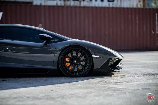 Фото дисков Vossen S17-01 Черный сатин на Lamborghini Aventador