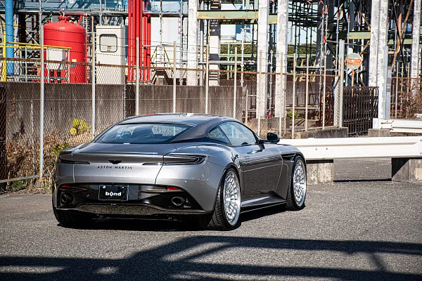Фото дисков HRE 515 GTM Глянцевый лак на Aston Martin DB12