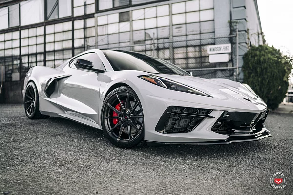 Фото дисков Vossen EVO-2 Глянцевый темный лак на Chevrolet Corvette C8