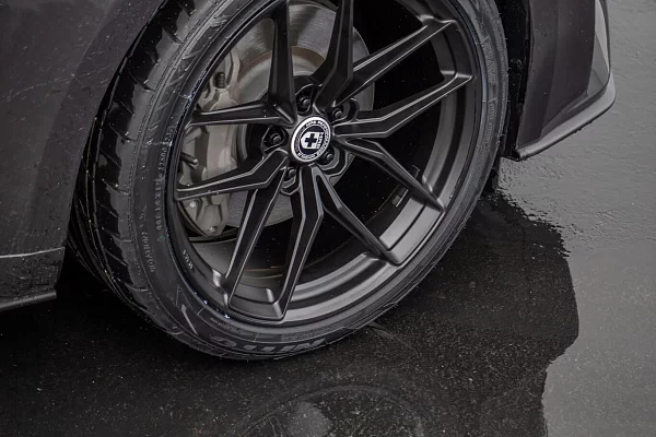 Фото дисков HRE FF21 Глянцевый графит на Ford Mustang VI