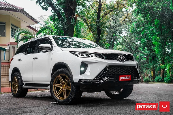 Фото дисков Vossen HF6-2 Глянцевое темное золото на Toyota Fortuner II