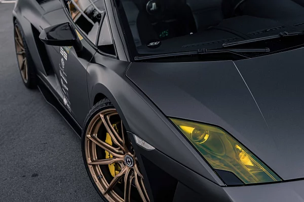 Фото дисков HRE P104SC Сатиновое темное золото на Lamborghini Gallardo