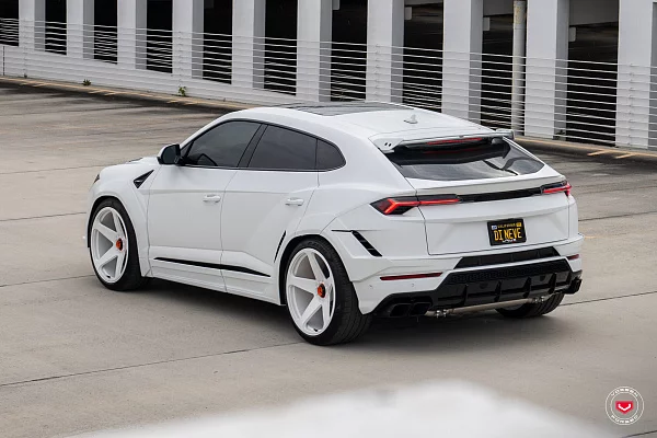 Фото дисков Vossen GEN-01 Белый глянец на Lamborghini Urus