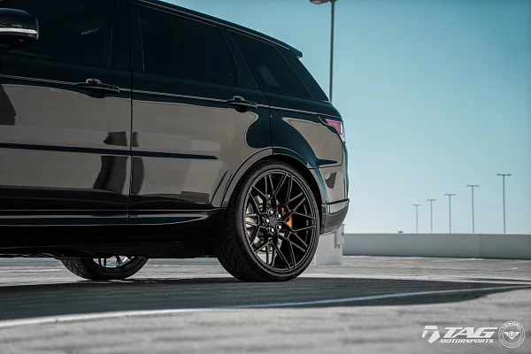 Фото дисков Vossen UV-1 Черный глянец на Range Rover Sport II