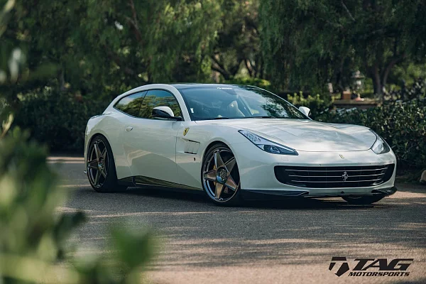 Фото дисков HRE 505M Глянцевый темный лак на Ferrari California
