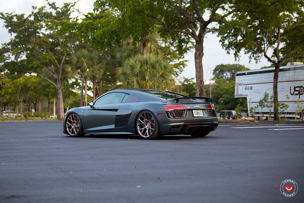 Фото дисков Vossen CG-204 Глянцевая бронза на Audi R8 (4S)