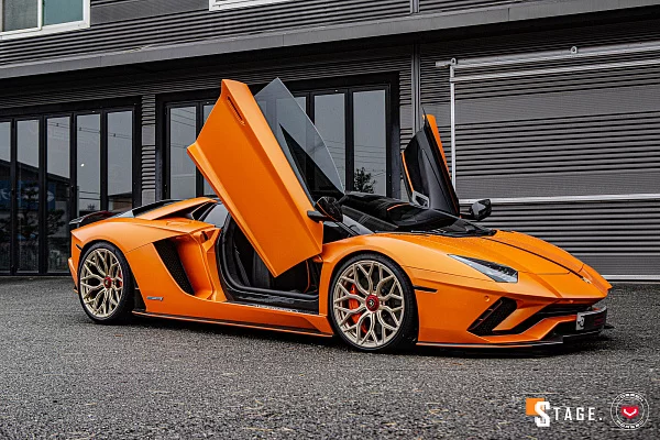 Фото дисков Vossen S17-01 Глянцевая шампань на Lamborghini Aventador