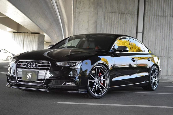 Фото дисков HRE FF04 Серебро на Audi A/S/RS 5 (F5)