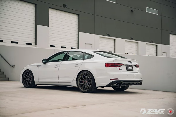 Фото дисков Vossen S17-01 Глянцевый темный лак на Audi A/S/RS 5 (F5)