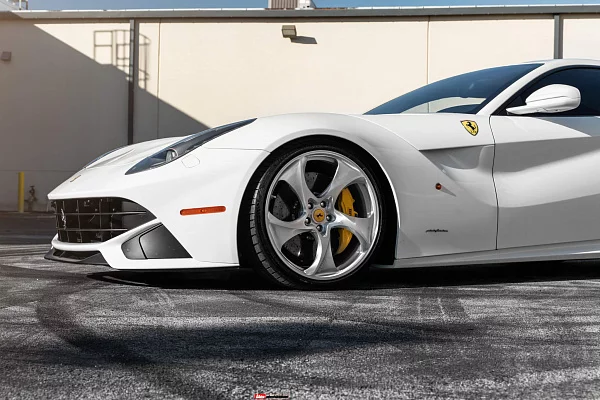 Фото дисков HRE 522M Глянцевый лак на Ferrari F12