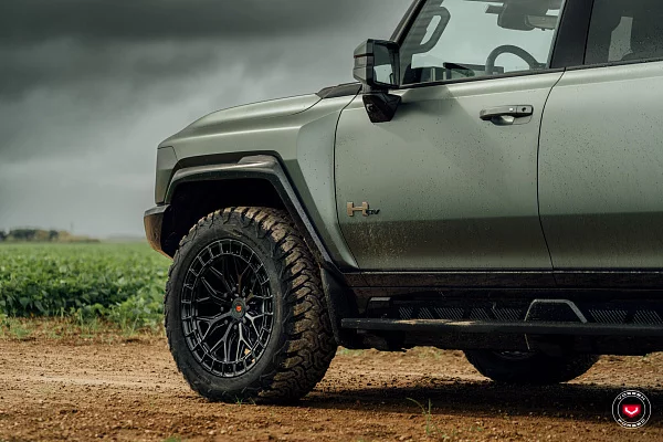 Фото дисков Vossen LC3-01 Черный глянец на GMC Hummer EV