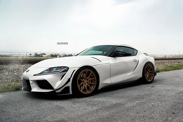 Фото дисков Strasse Wheels SV5 Deep Concave Duoblock Сатиновое темное золото на Toyota Supra A90