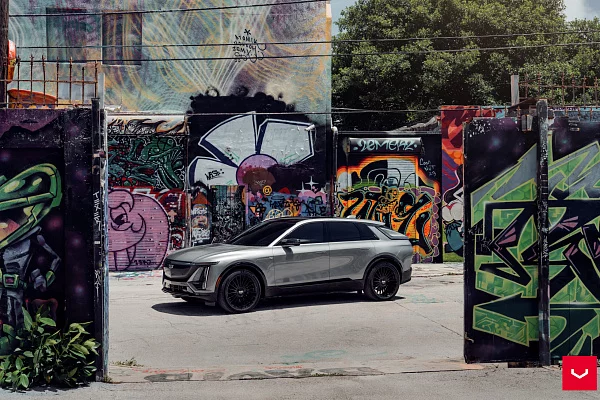 Фото дисков Vossen HF-8 Черный глянец на Cadillac Lyriq