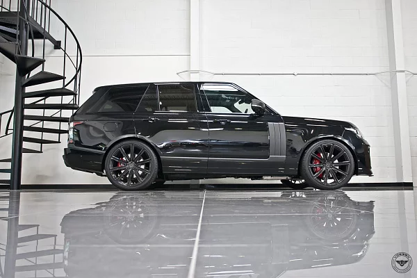 Фото дисков Vossen UV-2 Черный глянец на Range Rover IV