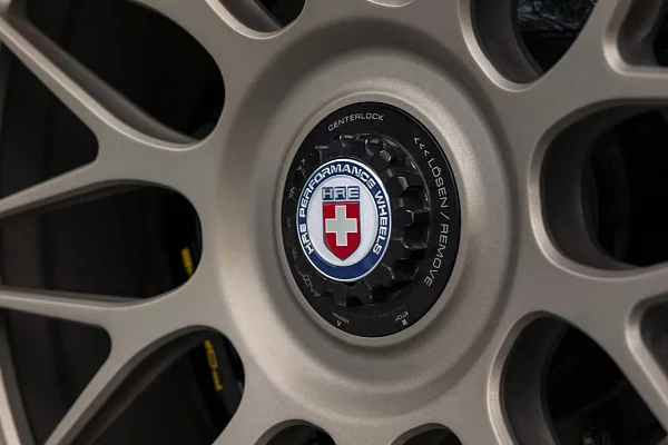 Фото дисков HRE 300 GTS Сатиновая шампань на Porsche 911 VIII
