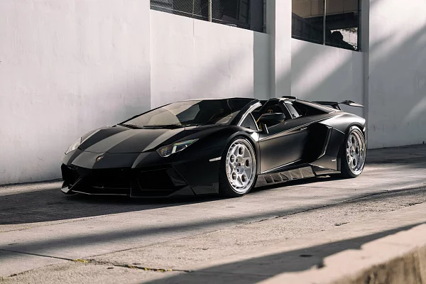 Фото дисков HRE 454 GTM Глянцевый лак на Lamborghini Aventador