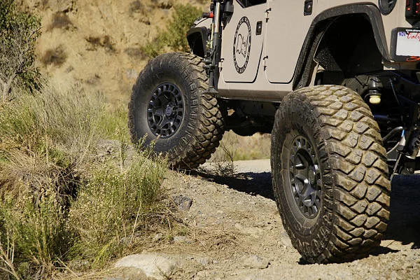 Фото дисков Black Rhino YORK Черный сатин на Jeep Wrangler III (JK)