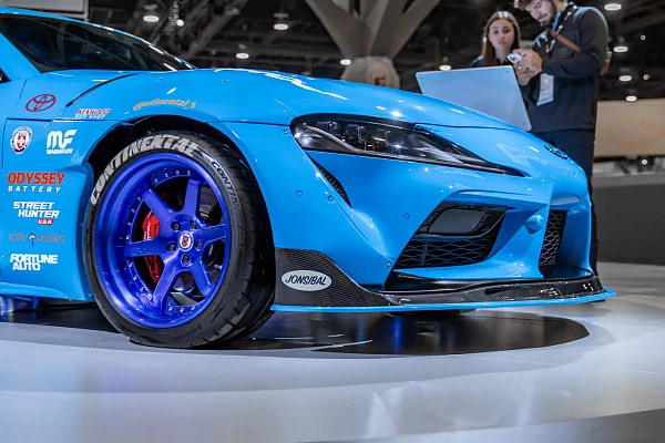 Фото дисков HRE C106 Синий глянец на Toyota Supra A90