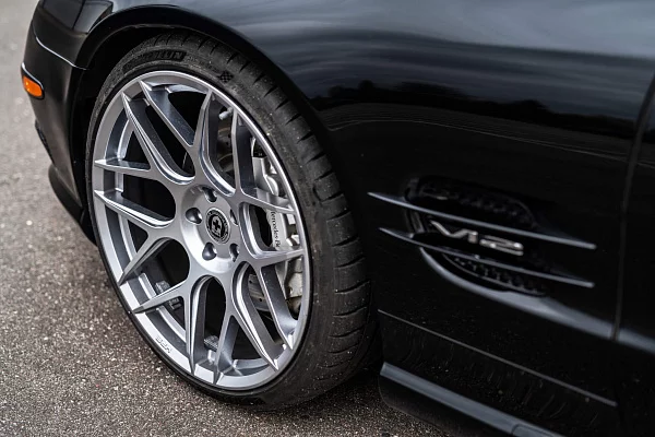 Фото дисков HRE FF01 Серебро на Mercedes-Benz SL (R230)