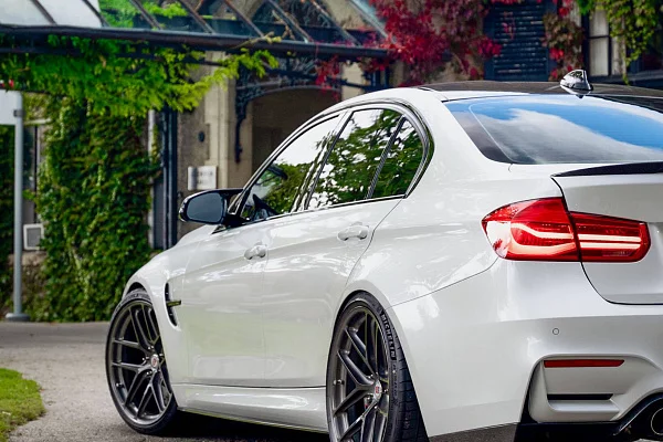 Фото дисков HRE R101 Lightweight Глянцевый темный лак на BMW 3/M3 (F3x/F80)