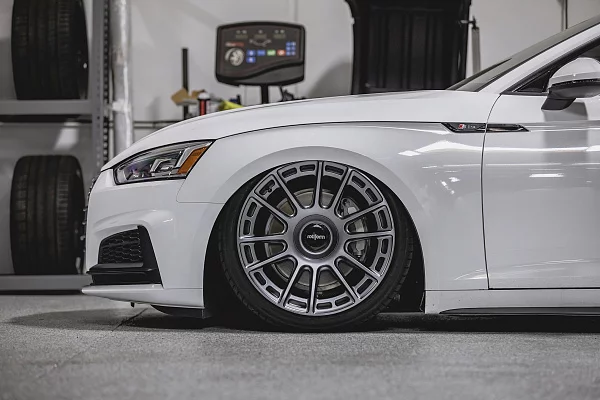 Фото дисков Rotiform OZR Сатиновый графит на Audi A/S/RS 5 (F5)