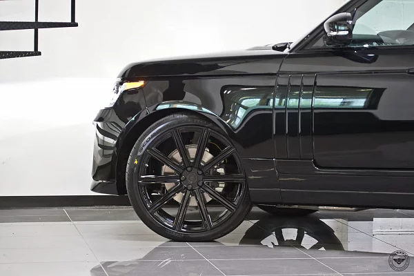 Фото дисков Vossen UV-2 Черный глянец на Range Rover IV