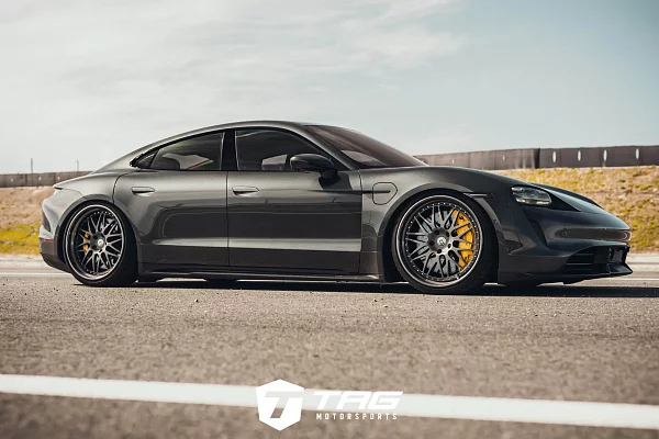 Фото дисков HRE 540C Сатиновый темный лак на Porsche Taycan I