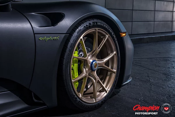 Фото дисков Vossen RS74 Глянцевое темное золото на Porsche 918 Spyder