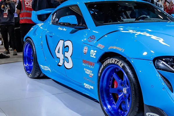 Фото дисков HRE C106 Синий глянец на Toyota Supra A90