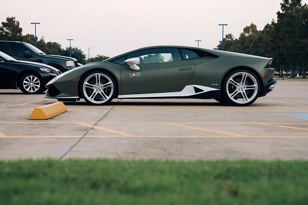 Фото дисков HRE P207 Сатиновый лак на Lamborghini Huracan