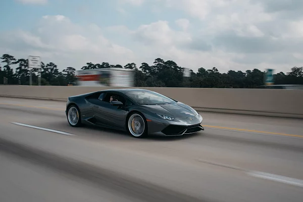 Фото дисков HRE P207 Сатиновый лак на Lamborghini Huracan