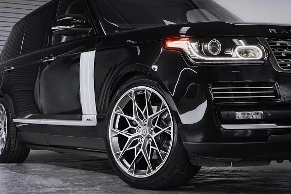 Фото дисков HRE FF10 Серебро на Range Rover IV