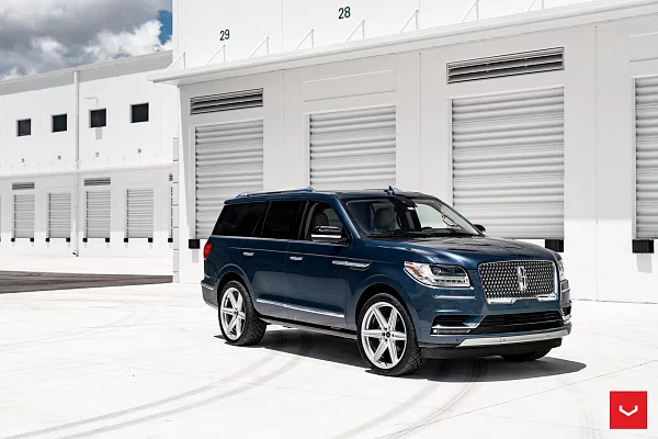 Фото дисков Vossen HF6-2 Глянцевый лак на Lincoln Navigator IV