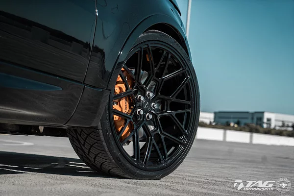 Фото дисков Vossen UV-1 Черный глянец на Range Rover Sport II