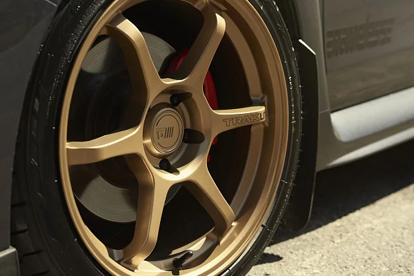 Фото дисков Motegi Racing MR145 TRAKLITE 3.0 Сатиновое золото на Subaru WRX VA